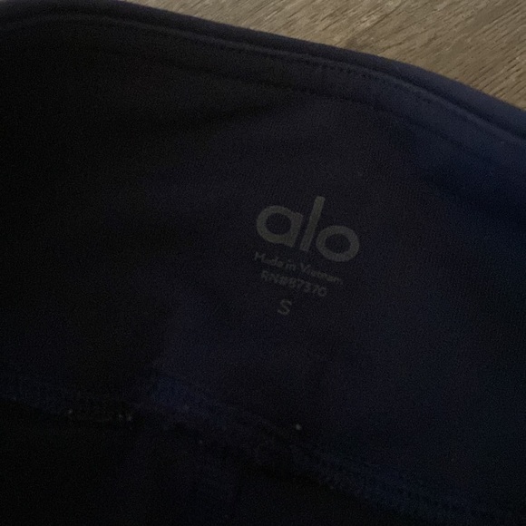 Alo Sheila legging in rich navy s - Picture 5 of 5